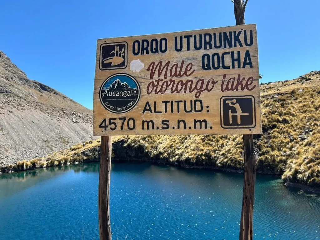 orqo-uturunku-qocha-blue-lake-ausangate-7-lakes