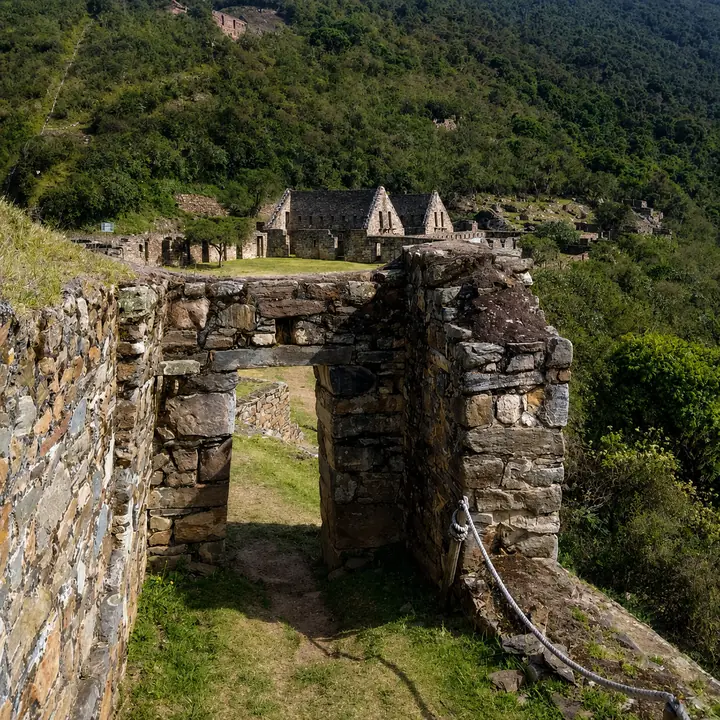 Ancient doorway opening toward the Choquequirao archaeological complex.